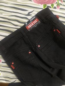 BLACK SKINFIT DENIM JEANS