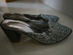 Stylish Beaded Pointed Toe Flats