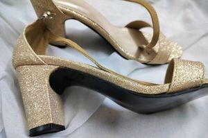 Prize Drop.. Sandals Brand New..