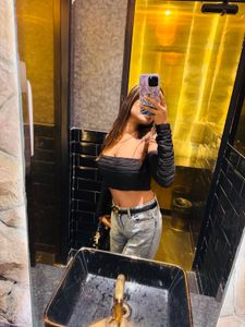 Off- shoulder crop top