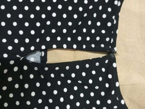 Women&#39;s Black Polka Dot Top With Round Neck
