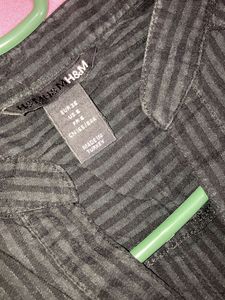 H&amp;M Black Striped V-Neck Top