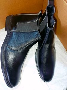 Stylish Black Leather Chelsea Boots
