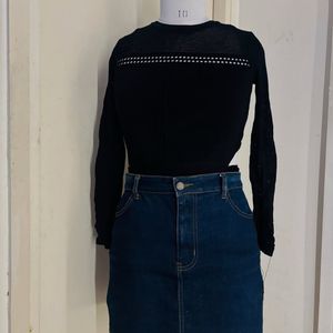Black Top and Denim Skirt Outfit
