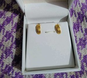 18crt gold hoops earrings