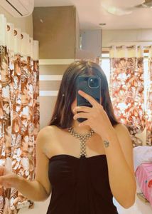 black bodycon dress