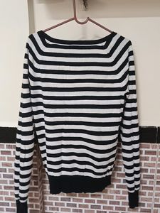 Black And White V-neck Full Sleeves Sweater