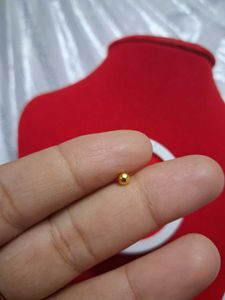 Gold Stud Nosepin
