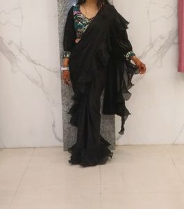 Black Party Wear Saree With Baloon Sleeves Blouse
