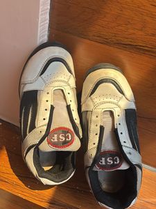 Sport shoes