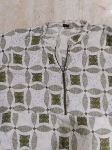 White &amp; Green Geometric Print Tunic