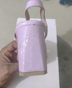 Sizes and colours are also available