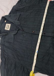 Levi&#39;s Half shirt