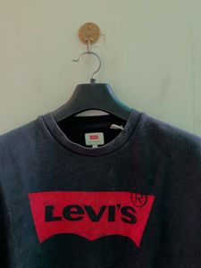 Levi&#39;s Graphic Sweatshirt