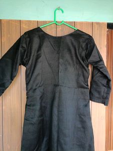 Women Plain Black Kurta