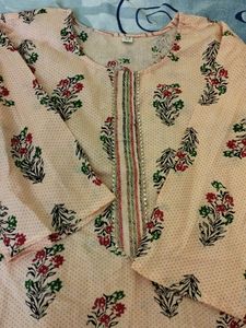 Hello Friends👭👬 This Is Total New Top Just Arrived Size 44  With Beutiful Orange 🟠 Clr With Gotta Patti Wiyhout New TG So Putting In Like New But Total New Only Cash Excellent👍 Top