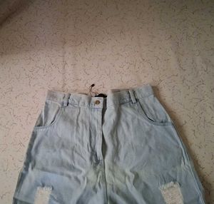Distressed Wide Leg Jeans