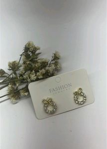 ✨ Pearl Wreath Bow Studs