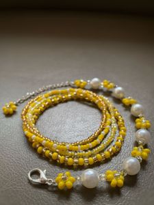 Add a pop of yellow to your stack 💛