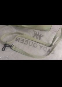 Elegant vintage hand bag
