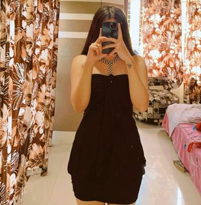 black bodycon dress