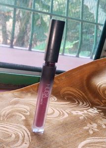 Huda Beauty Nude Lipstick