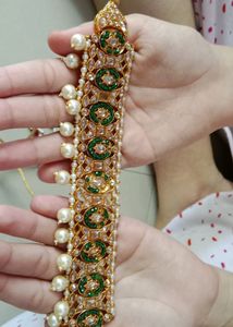 Beautiful Green Choker Necklace Gold Plated