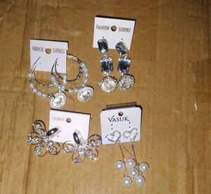 4 Sparkling Earring Set