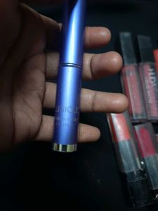 12 Lipsticks
