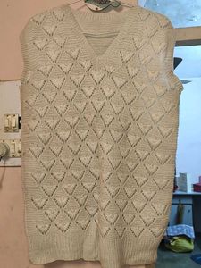 Men’s Sleeveless Knit Sweater In Beige Off white