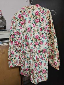 Elegant Floral Print Top–Park Avenue Woman Size M