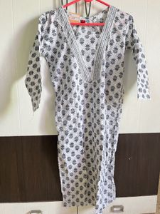 Kurta Pant Set V Neck