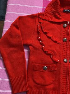 Red Pullover