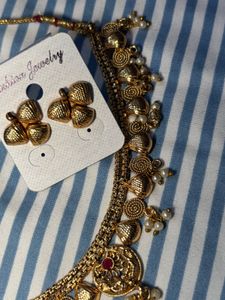 Gold Tone Necklace &amp; Earring Set