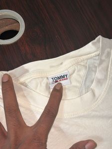 Tommy Hilfiger Graphic Tee … it’s brand new