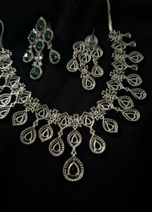 Emerald Ad Necklace Set