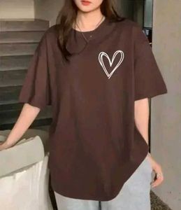 woman black t shirt over size trust no one