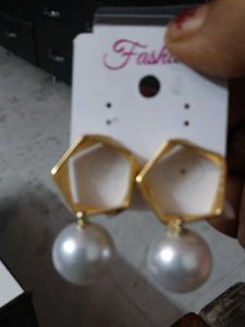 Beautiful Moti Earing Gold Plated