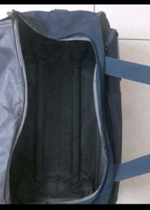 American Tourister duffel bag with wheel