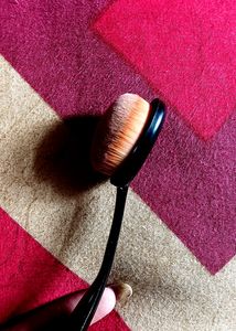 BEAUTIFUL MAKEUP OVAL FOUNDATION DESIGNED BRUSH