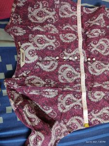 3 beautiful and elegant kurtas of in cash 300rupees