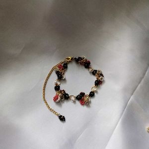 Beaded Daisy Bracelet🖤✨