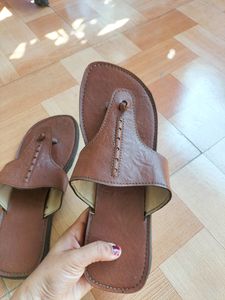 Metro Men Leather Chappal 🚇