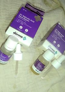 the Derma Co Face Serum