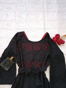 Cutout Emobroidery Fitted Kurti🖤