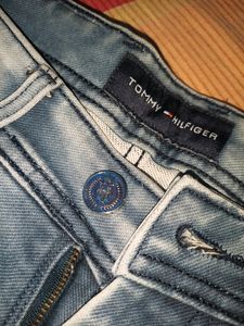TOMMY HILFIGER JEANS
