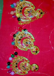 Multicolored Mangtika With Earings Perfect For Al