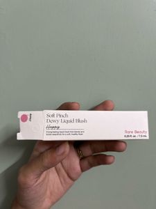 RARE BEAUTY BLUSH- SHADE HAPPY