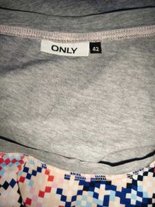 BOGO 🎁 Buy One Get 1 Free🎁Patterned Top XL