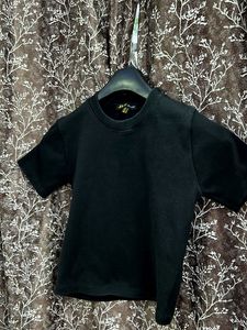 A classy Roundneck Black Top